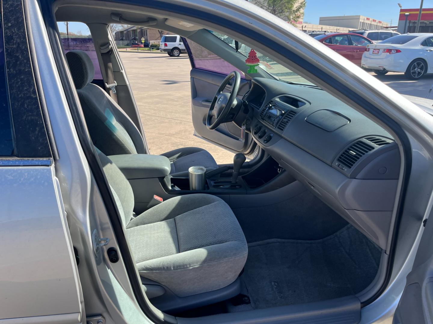 2002 SILVER /gray Toyota Camry LE (4T1BE32K72U) with an 2.4L L4 DOHC 16V engine, Automatic transmission, located at 14700 Tomball Parkway 249, Houston, TX, 77086, (281) 444-2200, 29.928619, -95.504074 - Photo#11